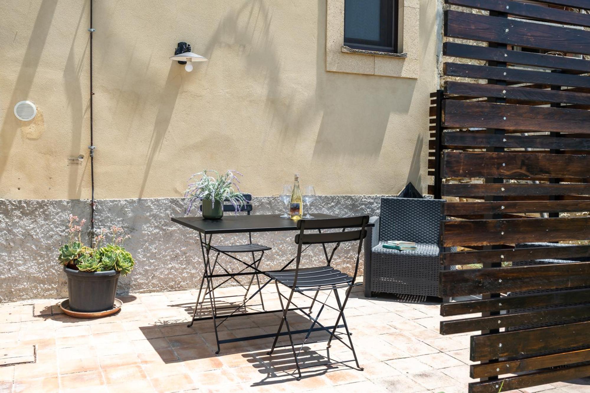 Cottage Immerso Nel Vigneto Caltagirone Exterior photo